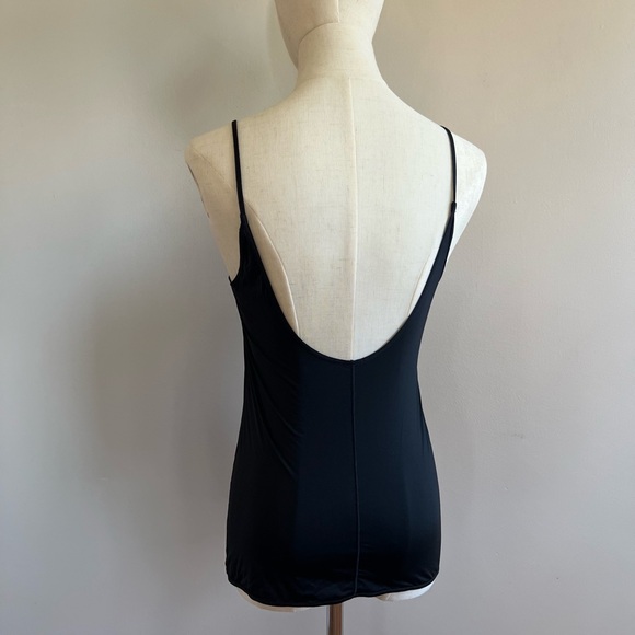 Uniqlo x Alexander Wang AIRism Tank - Picture 4 of 8